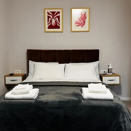 Bllok B * Τίρανα