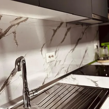 Bllok B Τίρανα