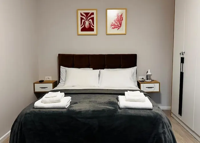 Bllok B * טיראנה